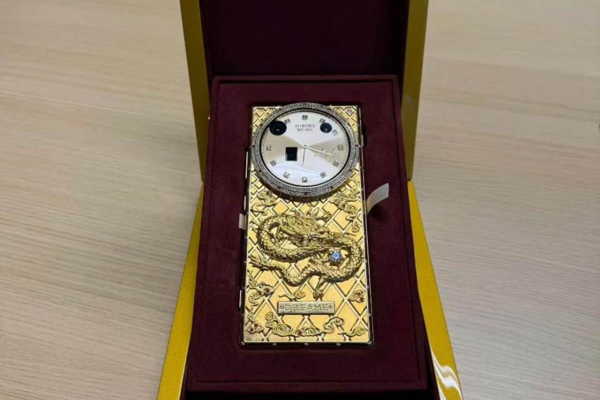 21万元买台追觅手机？俞浩签名+24K足金+宝石
