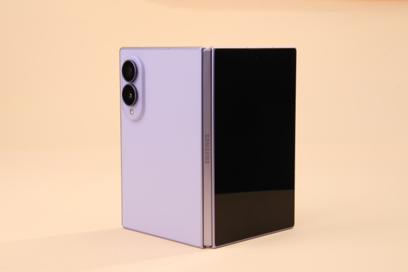 三星首款阔折叠Galaxy Z Fold8上手体验！
