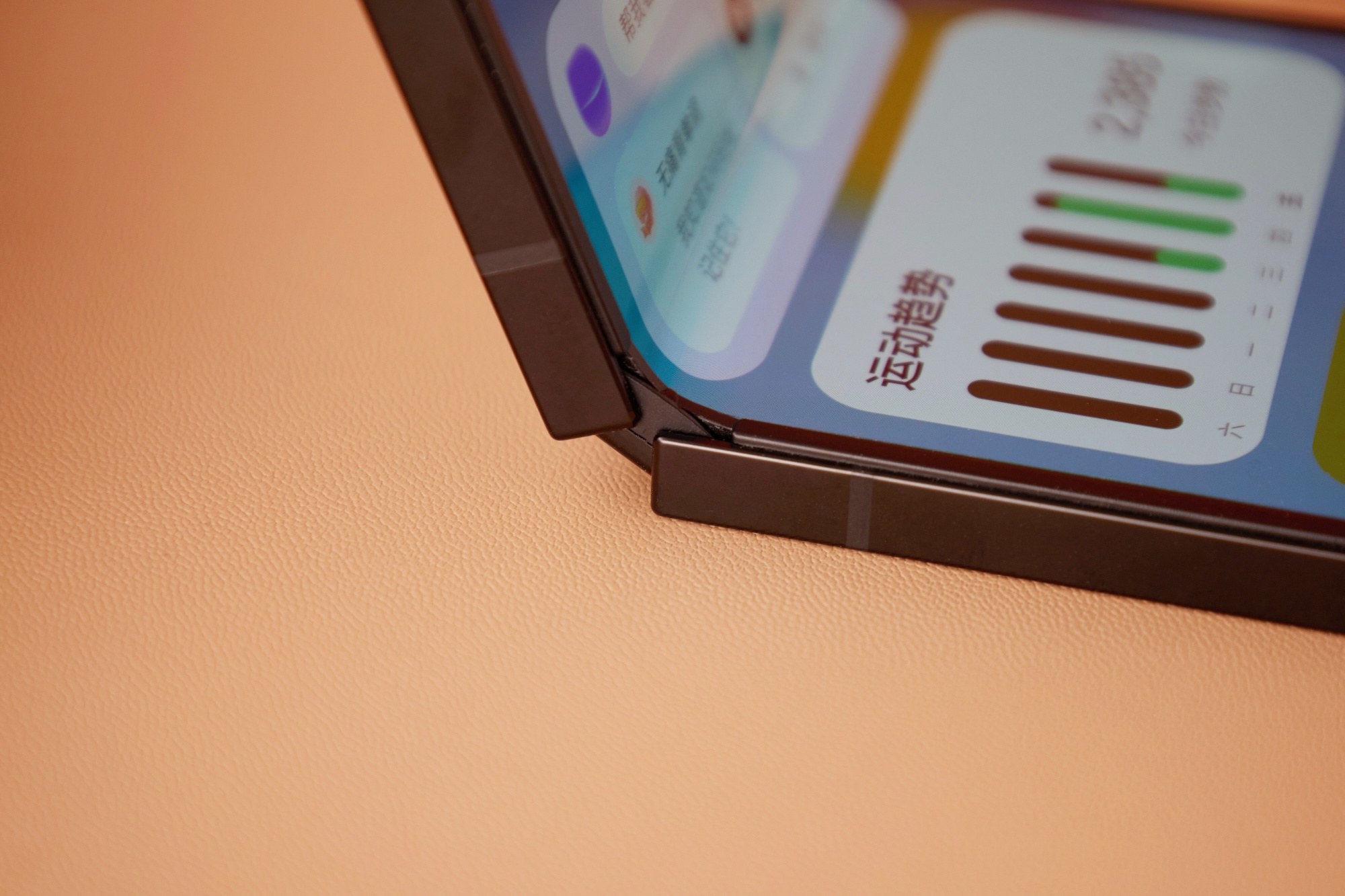 三星Galaxy Z Flip7 FE图赏：掌心折叠，潮酷随行！