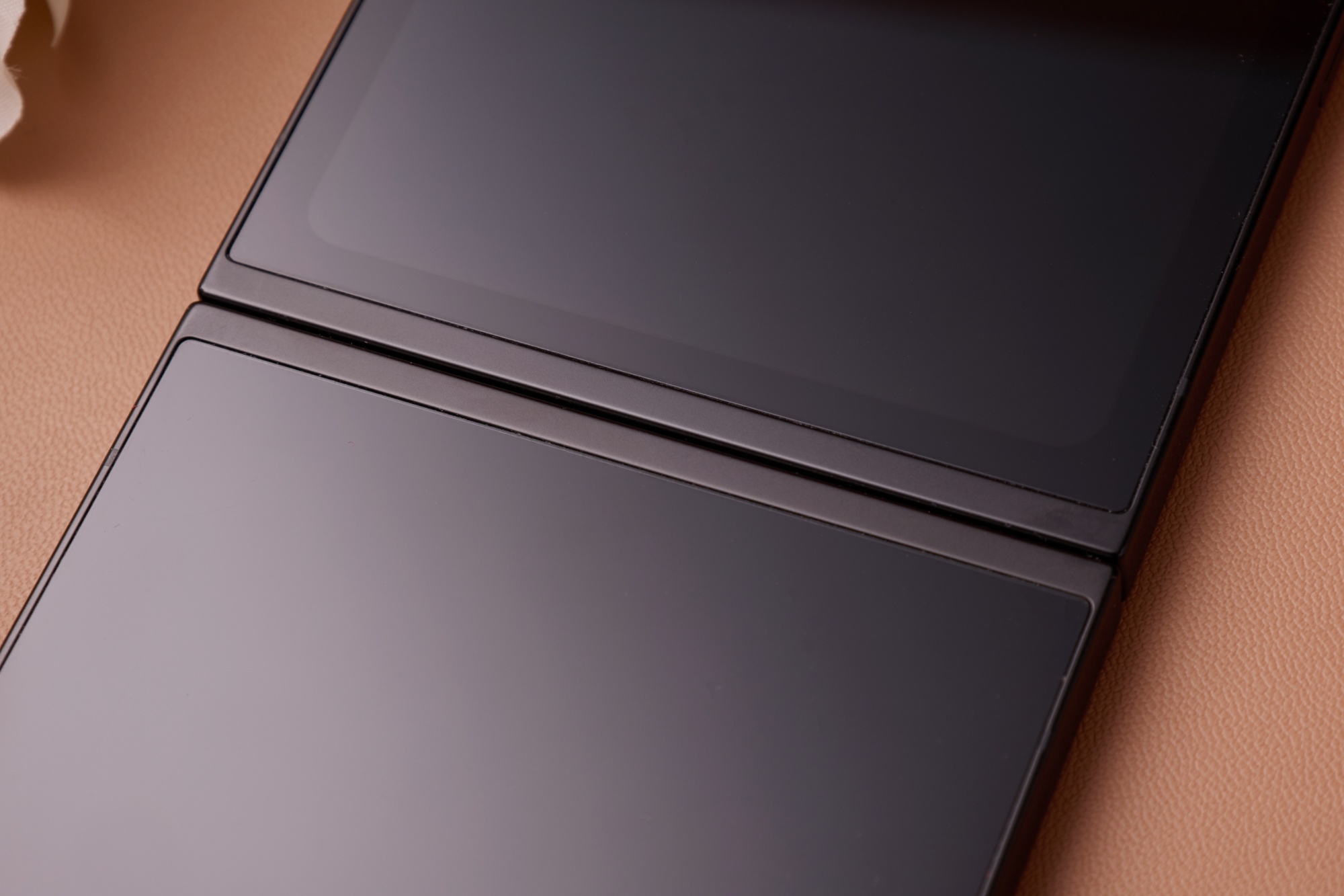 三星Galaxy Z Flip7 FE图赏：掌心折叠，潮酷随行！