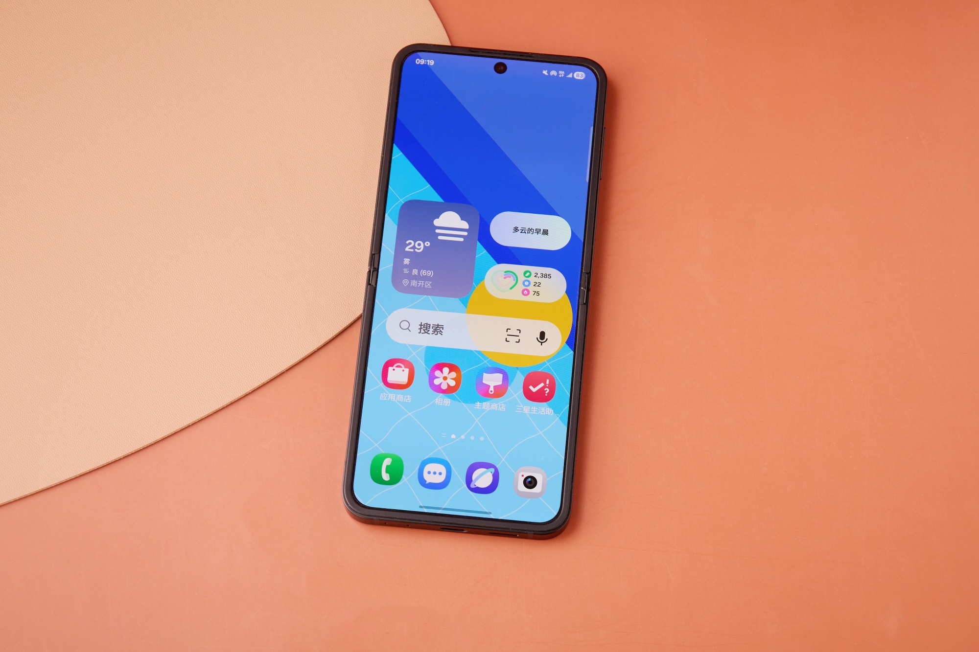 三星Galaxy Z Flip7 FE图赏：掌心折叠，潮酷随行！