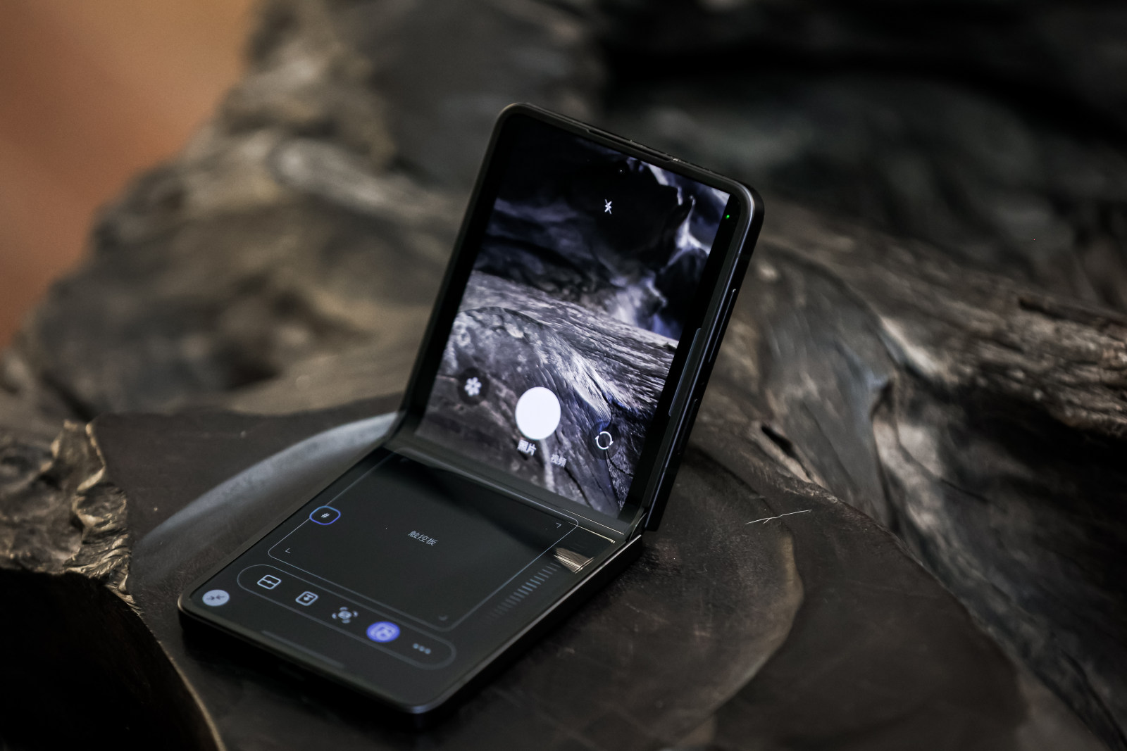 三星Galaxy Z系列影像沙龙在深圳举行，折叠旗舰以AI影像重塑创作体验