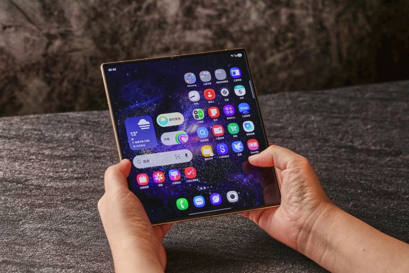 科技臻品，匠心美学：心系天下三星W26图赏